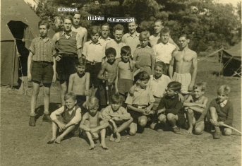 (060) Pfr Linke im Jugendlager mit Karnetzki+Namenklein